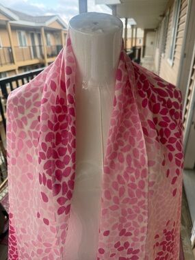 Pink Gradient Leaf Print Scarf